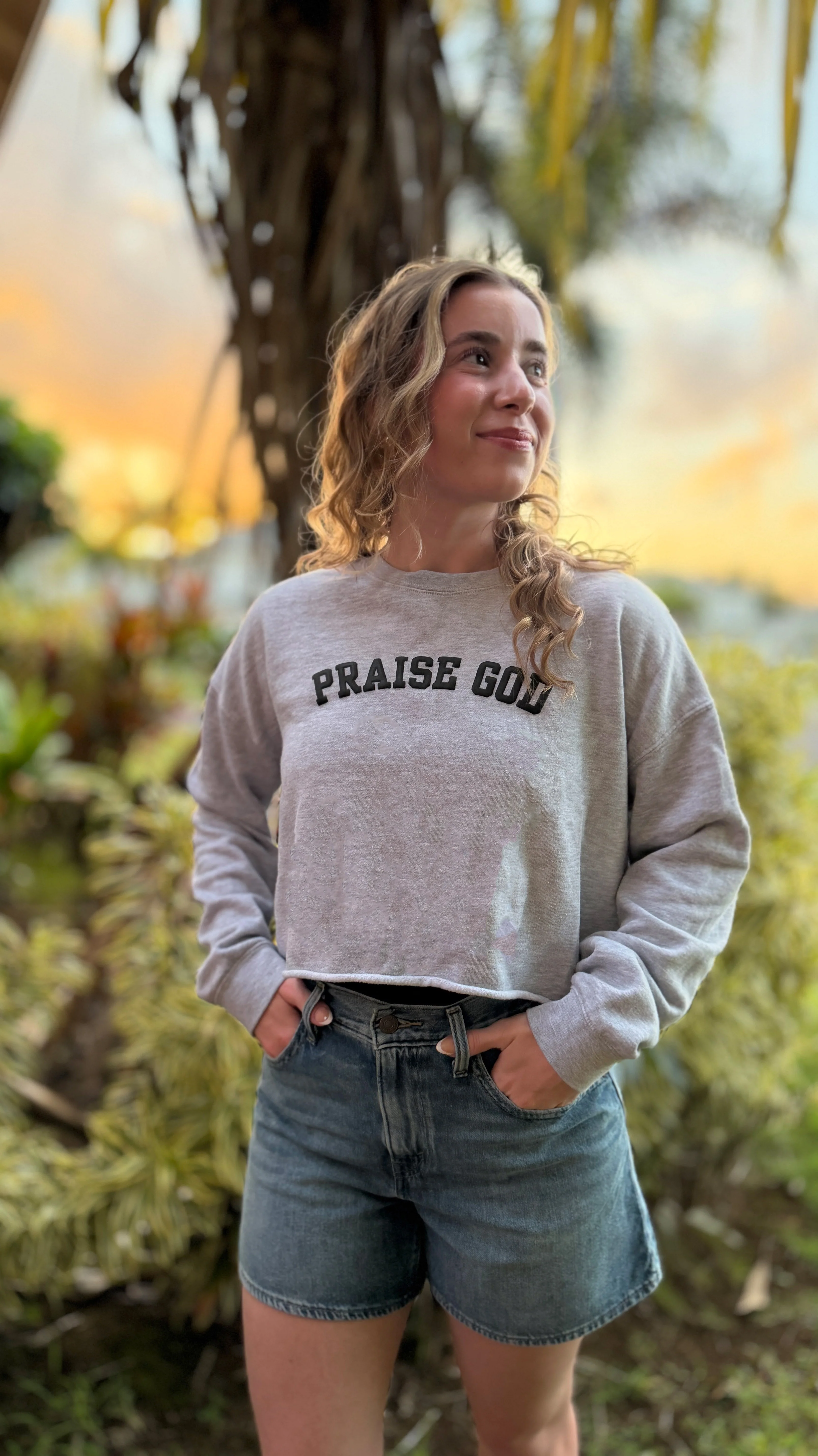 PRAISE GOD PUFFY WOMEN'S CROPPED SWEATSHIRT - Image 3